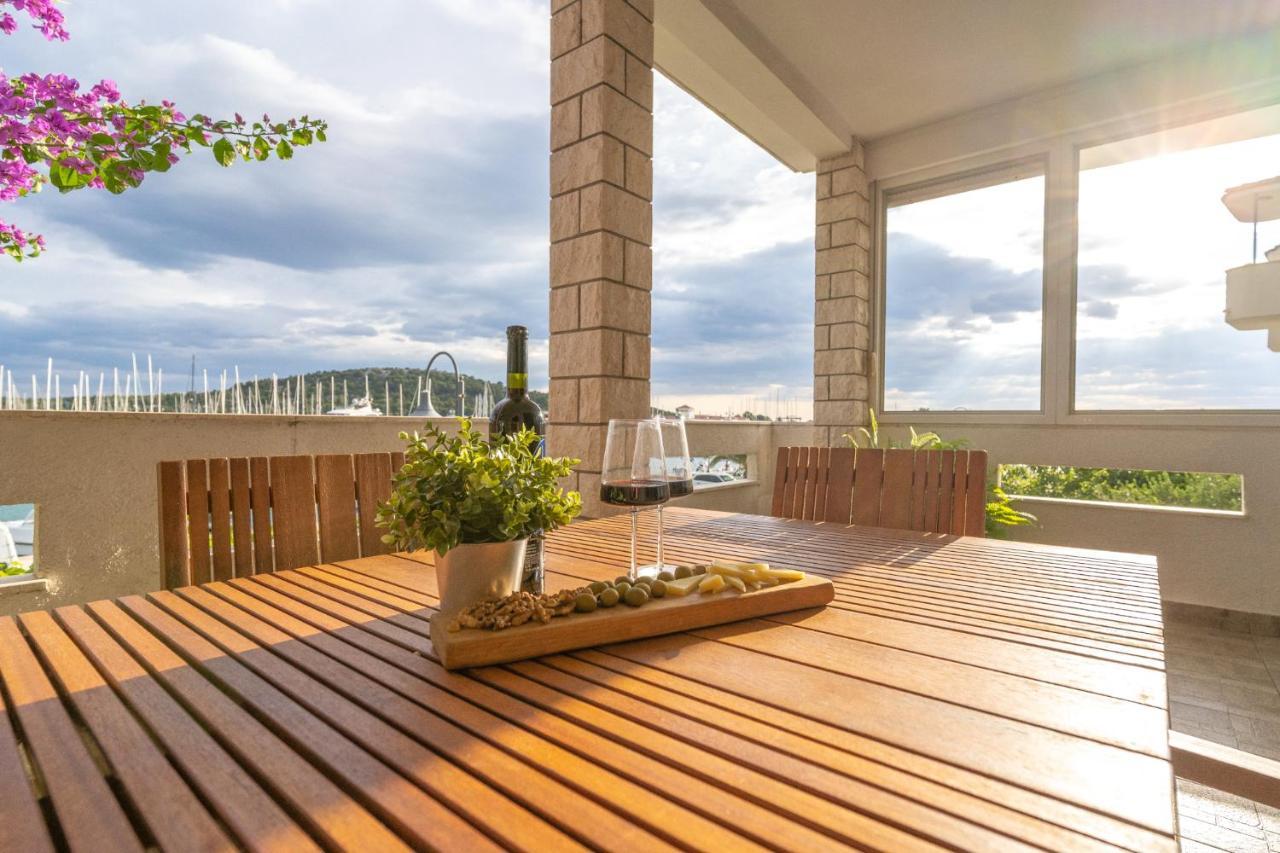 Apartmani Bilonic Rogoznica โรกอซนิซา ภายนอก รูปภาพ
