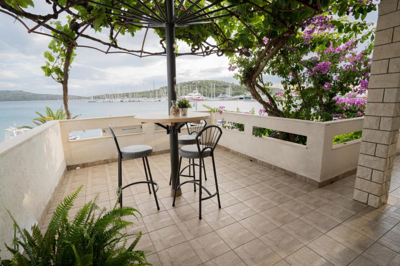 Apartmani Bilonic Rogoznica โรกอซนิซา ภายนอก รูปภาพ