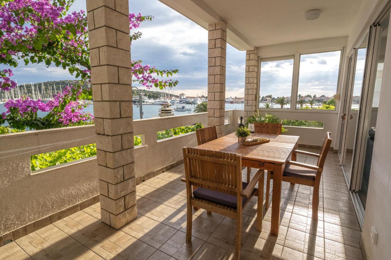 Apartmani Bilonic Rogoznica โรกอซนิซา ภายนอก รูปภาพ