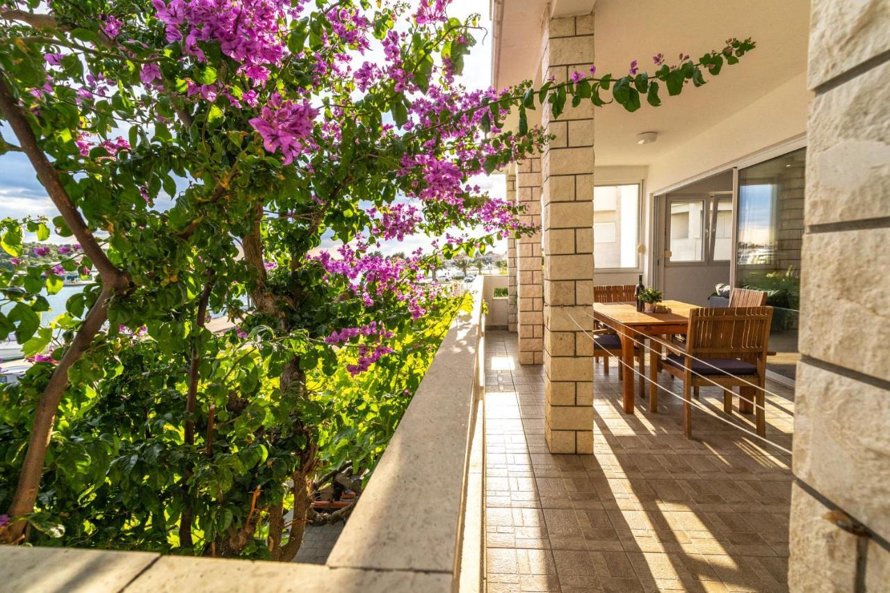 Apartmani Bilonic Rogoznica โรกอซนิซา ภายนอก รูปภาพ